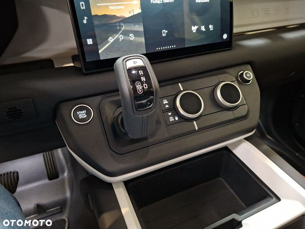 Land Rover Defender - 17