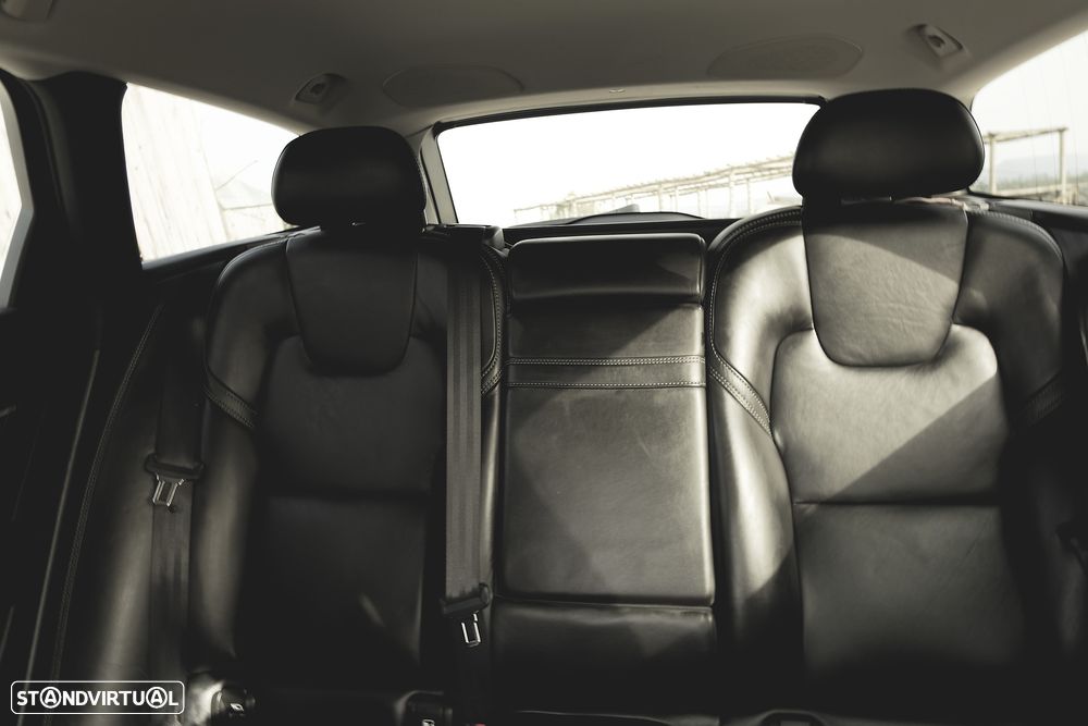 Volvo V90 Cross Country D5 AWD Geartronic Pro - 24