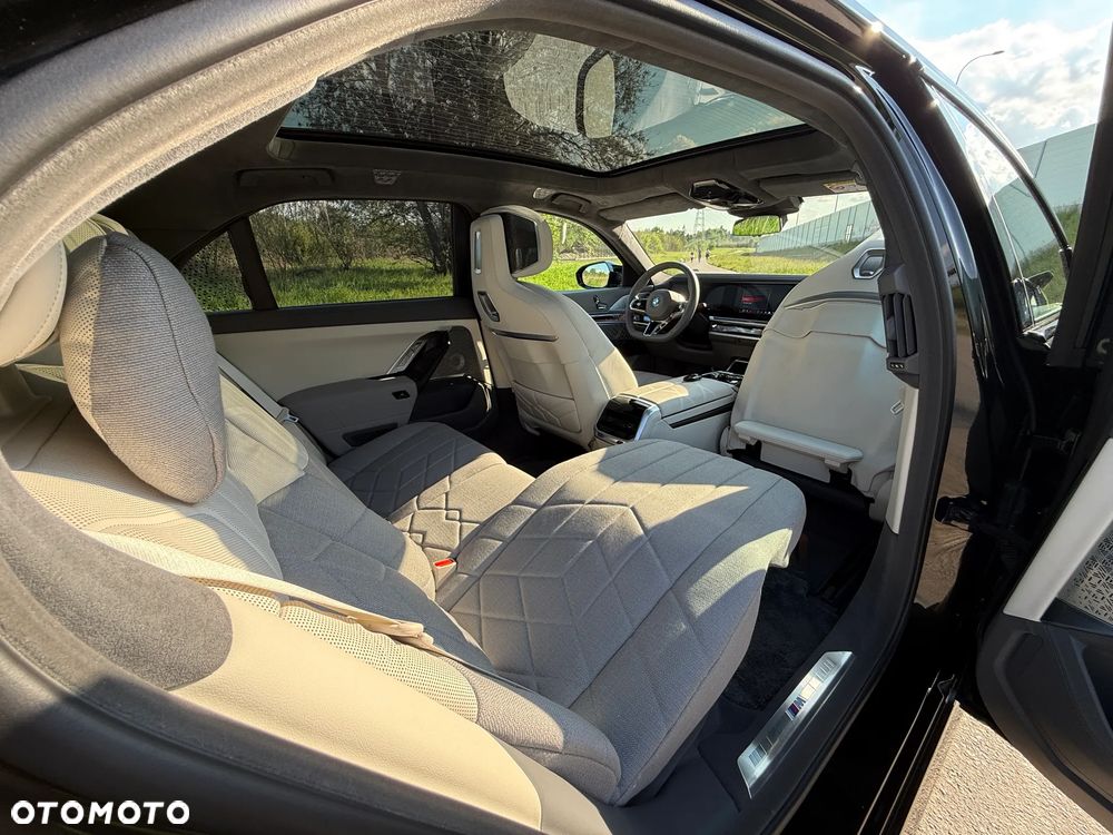 BMW Seria 7 M760e PHEV xDrive sport - 31