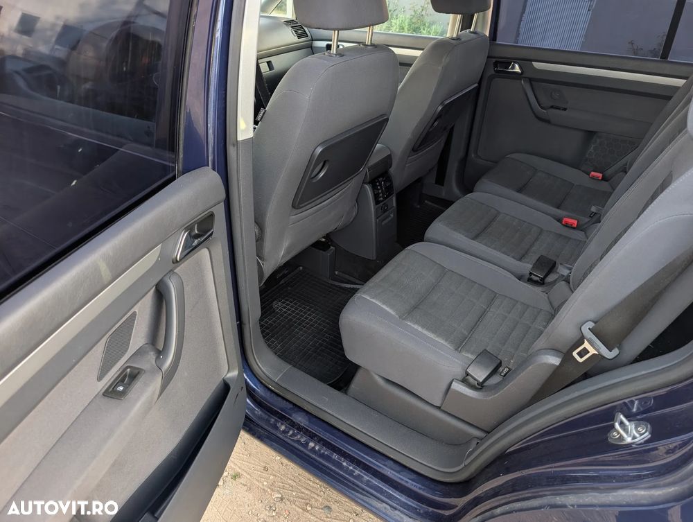 Volkswagen Touran - 6