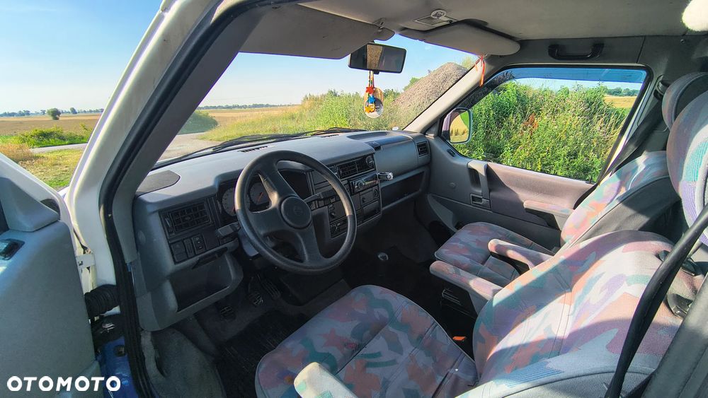 Volkswagen Multivan - 22