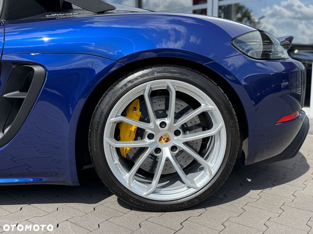 Porsche 718 Spyder - 12