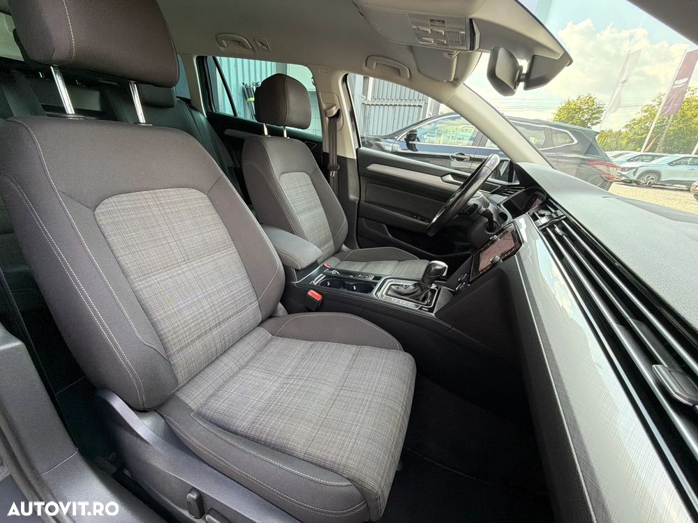 Volkswagen Passat 1.6 TDI SCR DSG Comfortline - 20