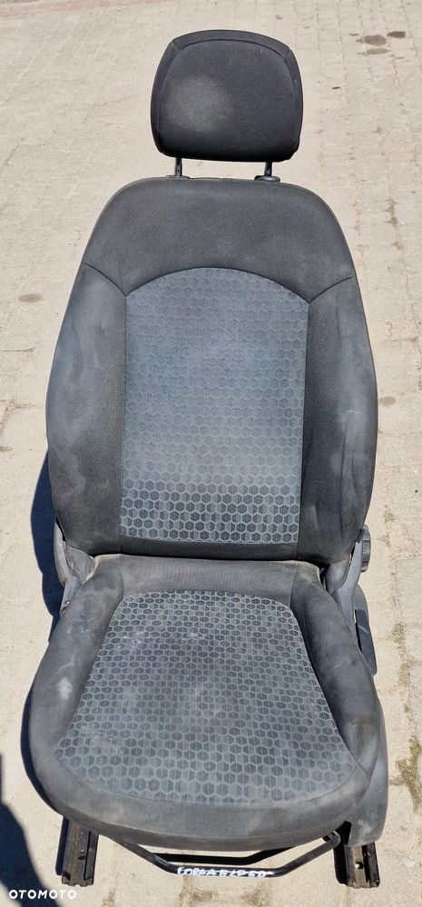 FOTEL LEWY PRZÓD OPEL CORSA E - 1