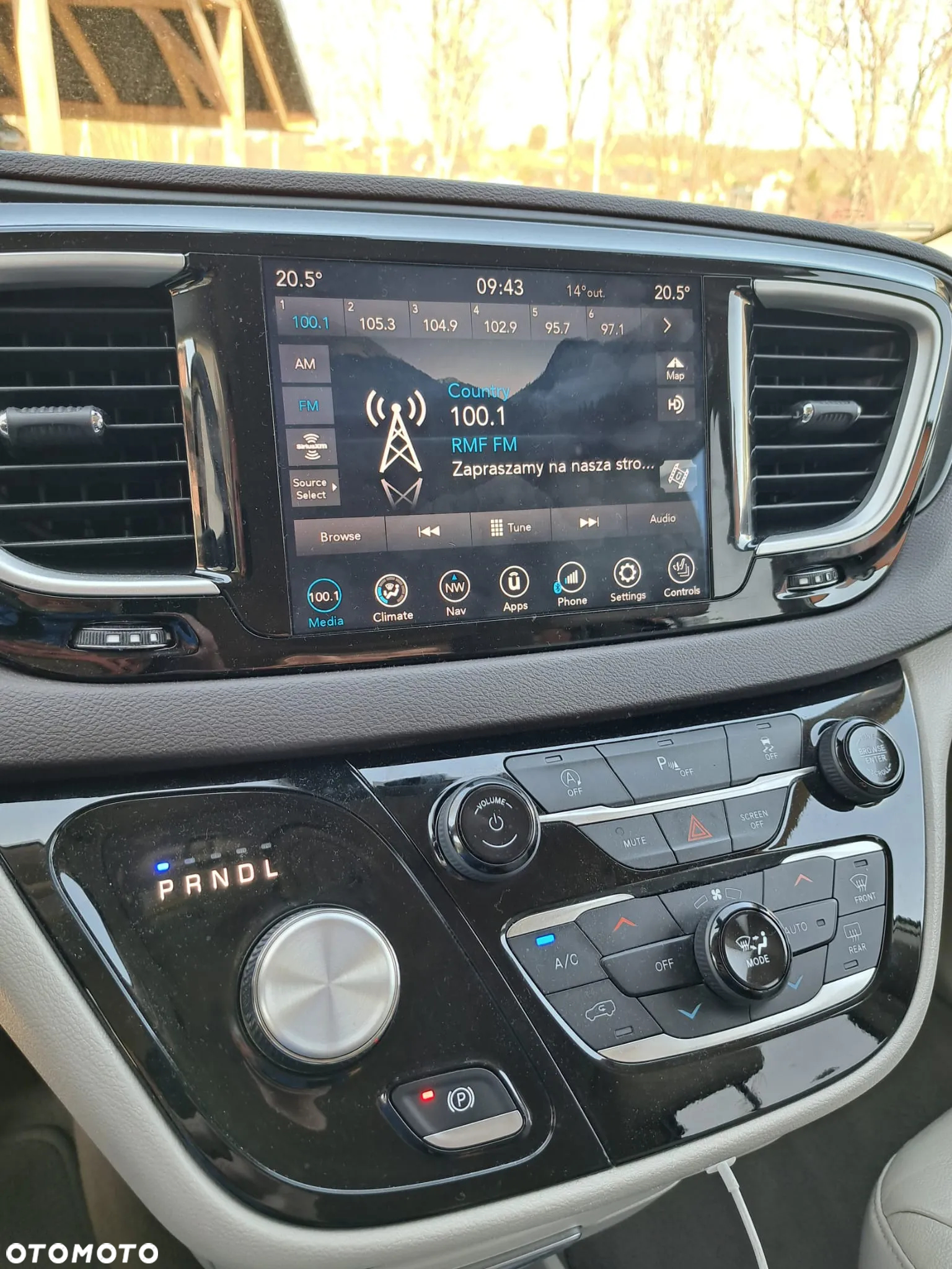 Chrysler Pacifica - 24