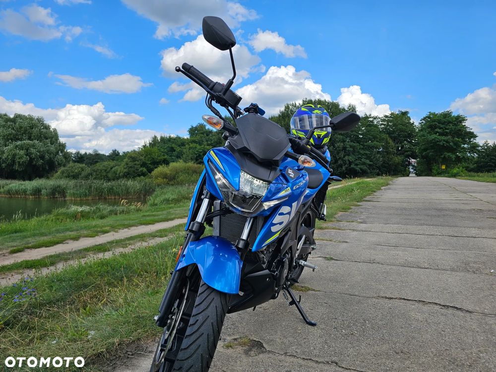 Suzuki GSX - 15