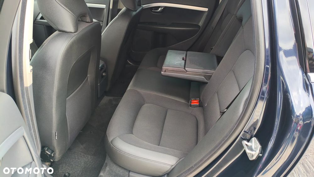 Volvo V70 D2 Momentum - 14