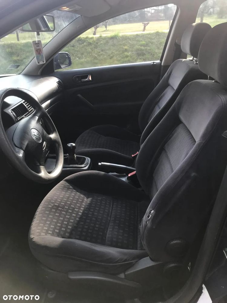 Volkswagen Passat - 12
