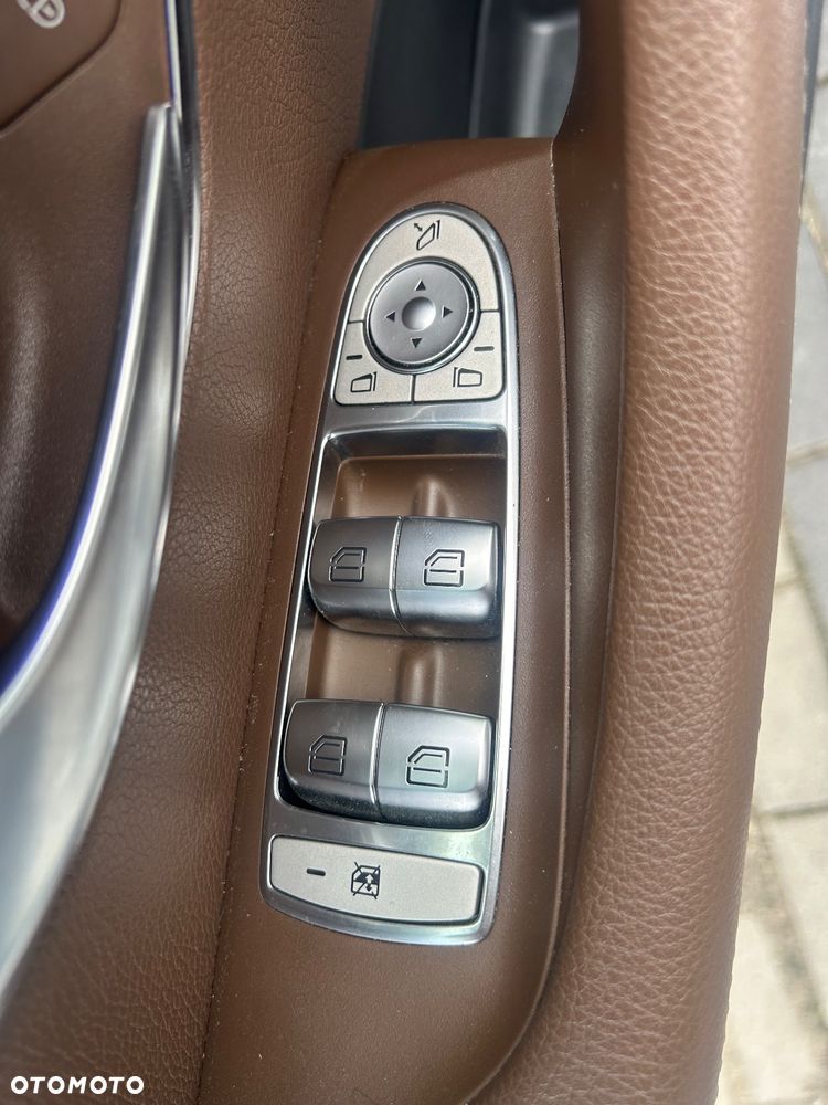 Mercedes-Benz Klasa E 220 d T 9G-TRONIC - 11
