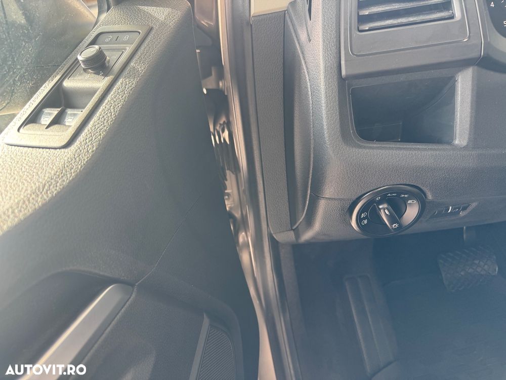 Volkswagen Multivan - 30