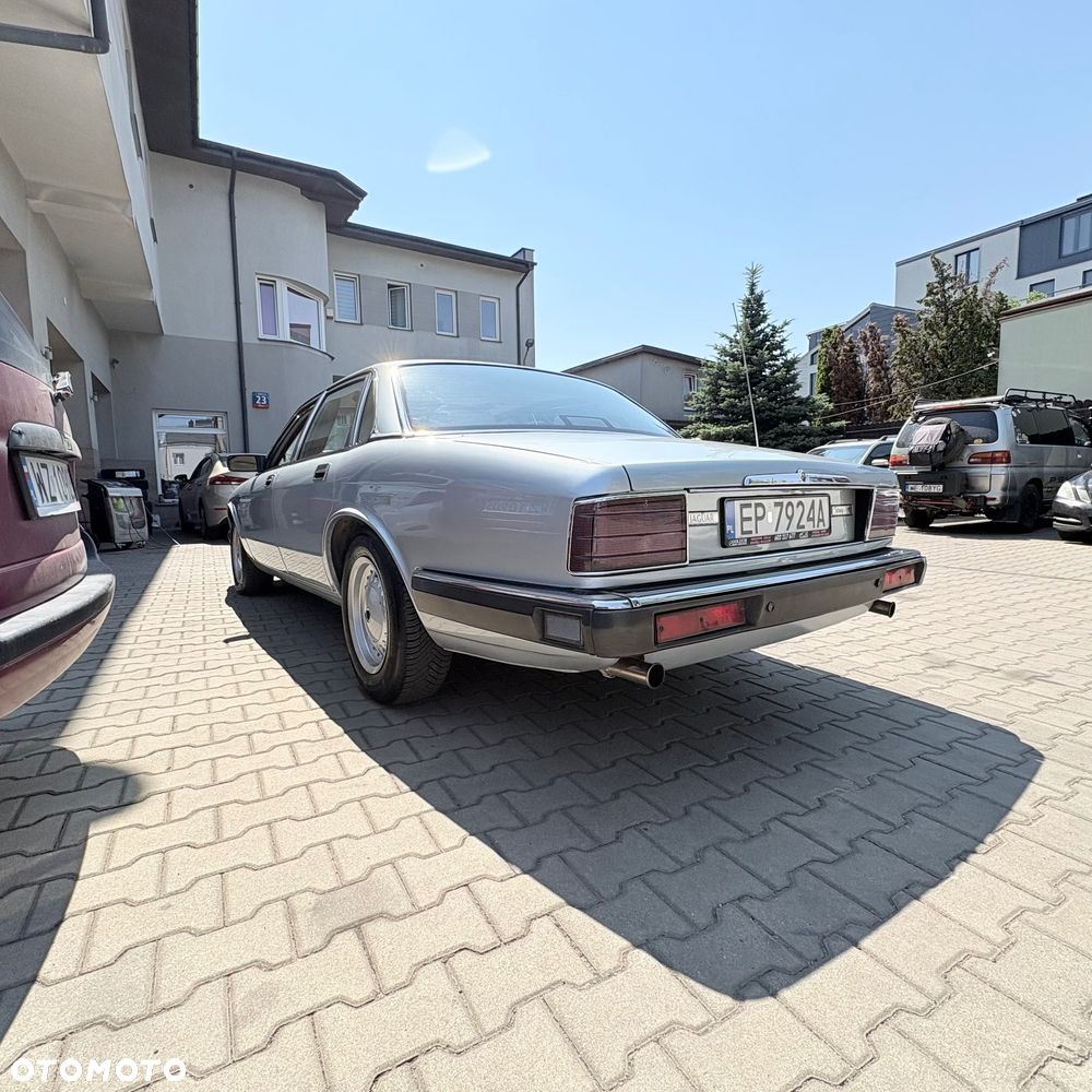Jaguar XJ - 5