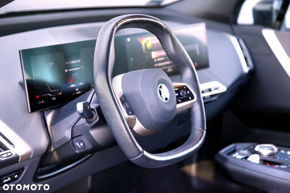 BMW iX xDrive40 76.6kWh Signature - 19