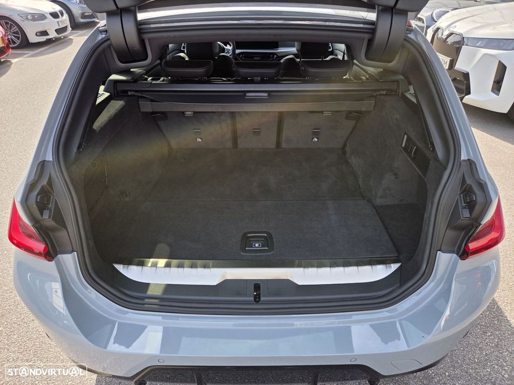 BMW 330 e Pack Desportivo M Pro Auto - 10