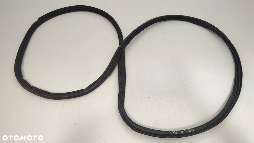 USZCZELKA DRZWI PRAWA TYŁ INFINITI Q50 CZARNA - 1