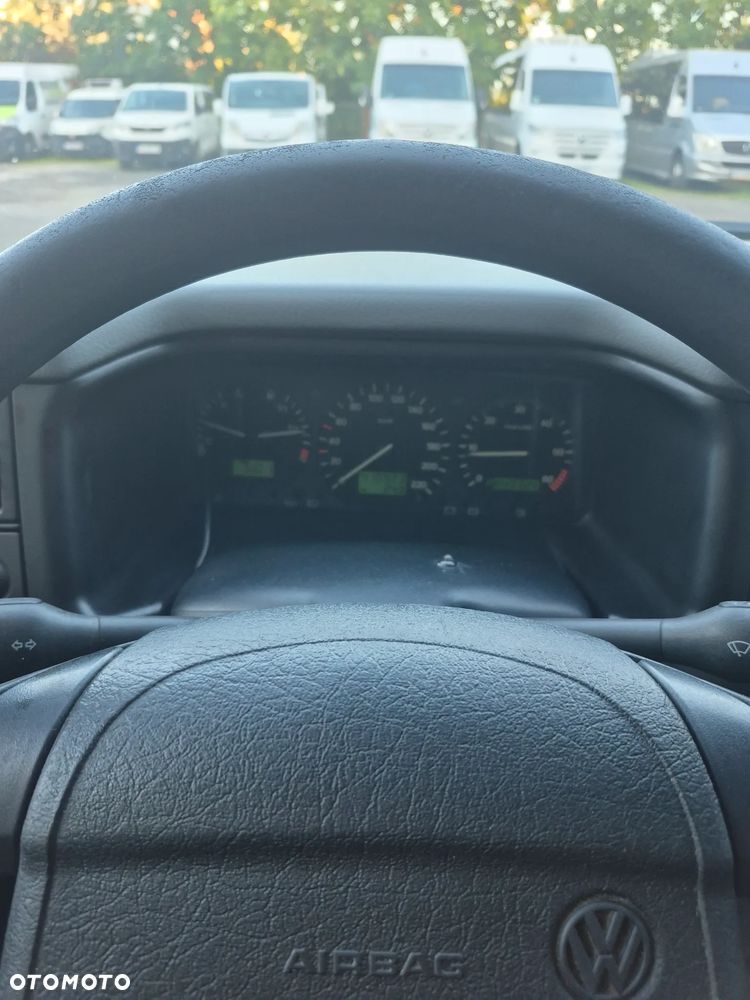 Volkswagen Multivan - 8