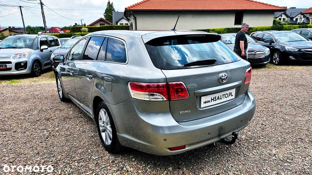 Toyota Avensis 2.0 Sol plus NAVI - 19