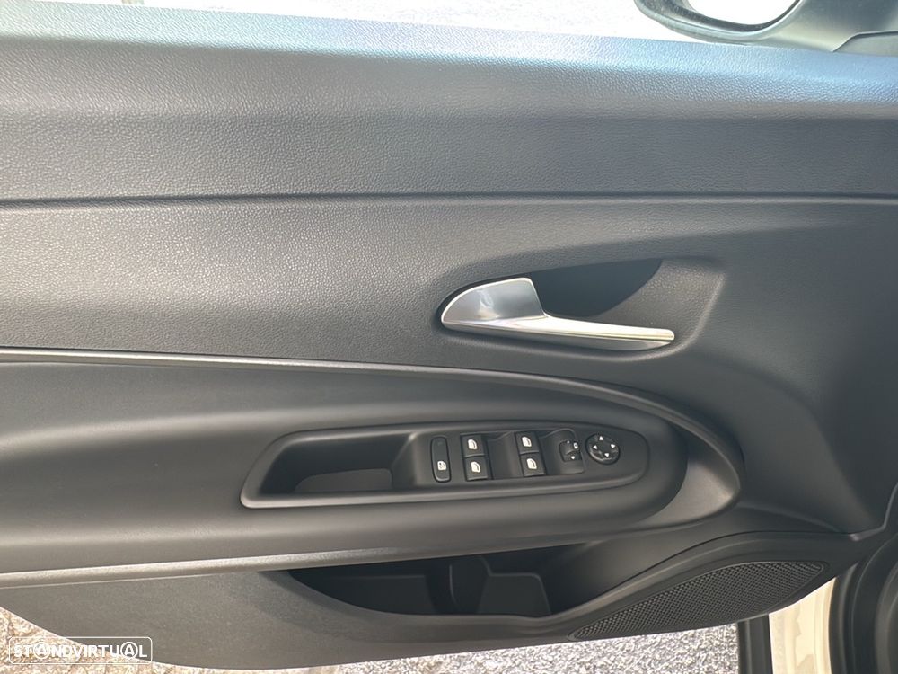 Jeep Avenger 1.2 e-Hybrid Altitude DCT - 13