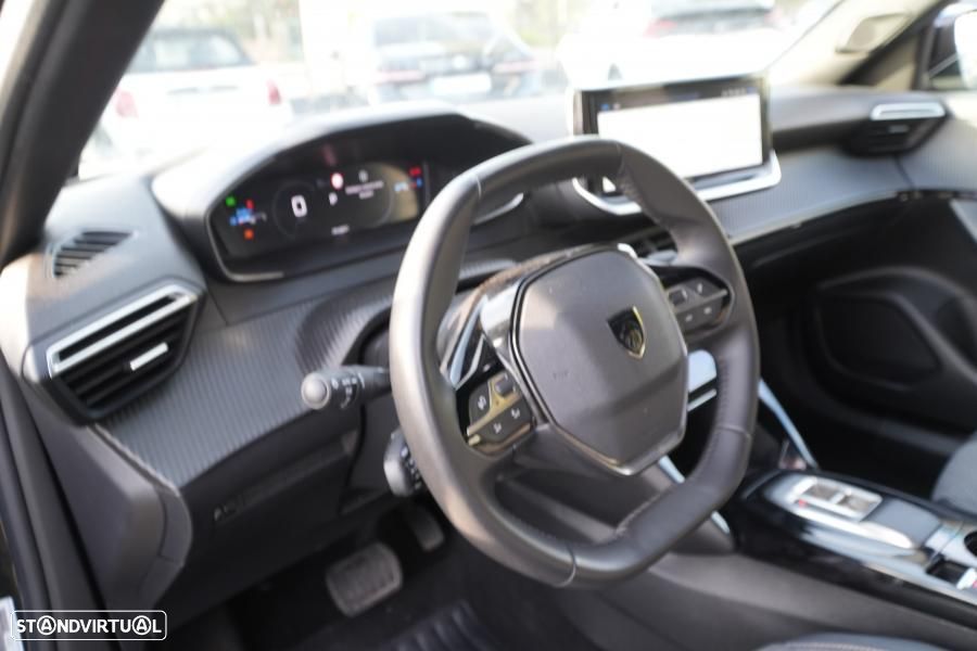 Peugeot 2008 PureTech 130 EAT8 Allure Pack — fotografia 10