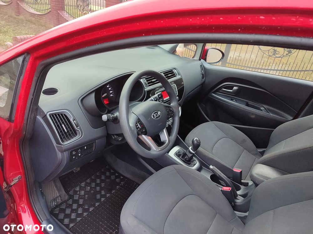 Kia Rio 1.4 M - 10