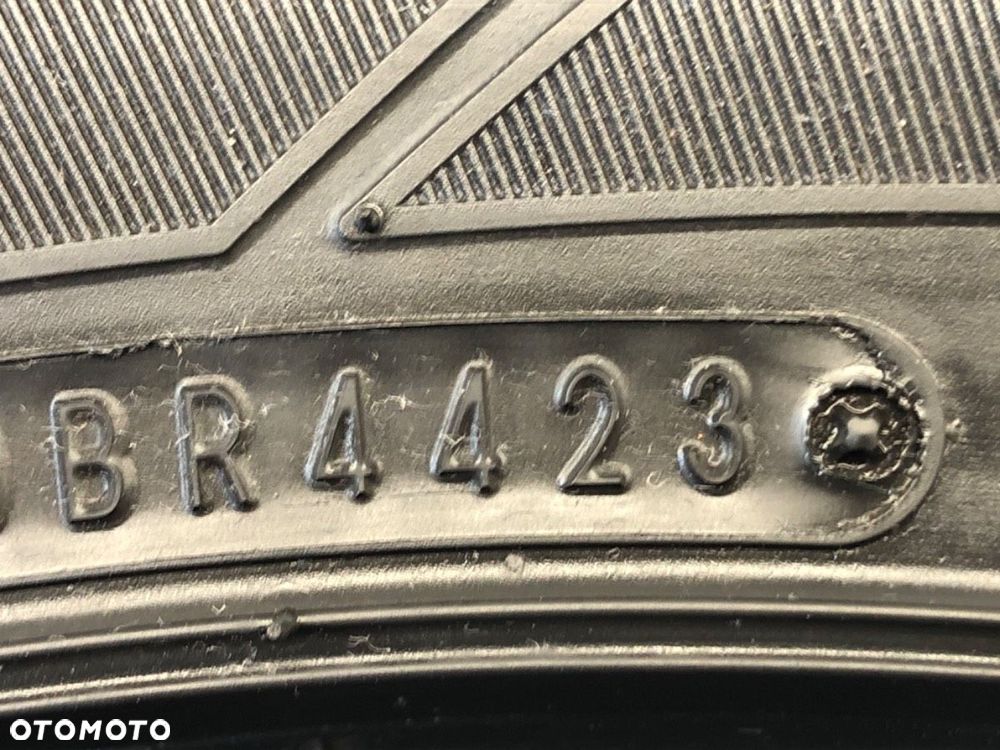 OPONA LATO 2X 235/45 18" DUNLOP - 3