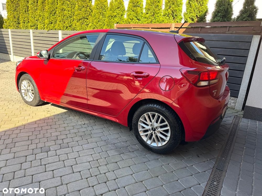 Kia Rio 1.2 L - 5