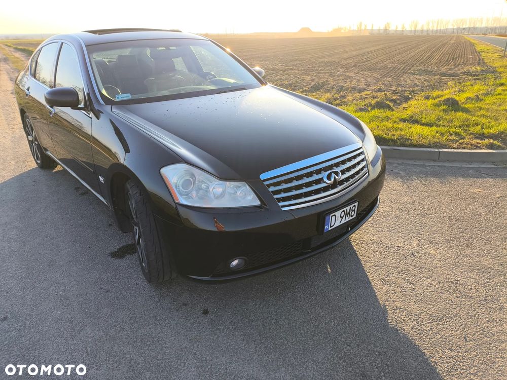 Infiniti M - 11