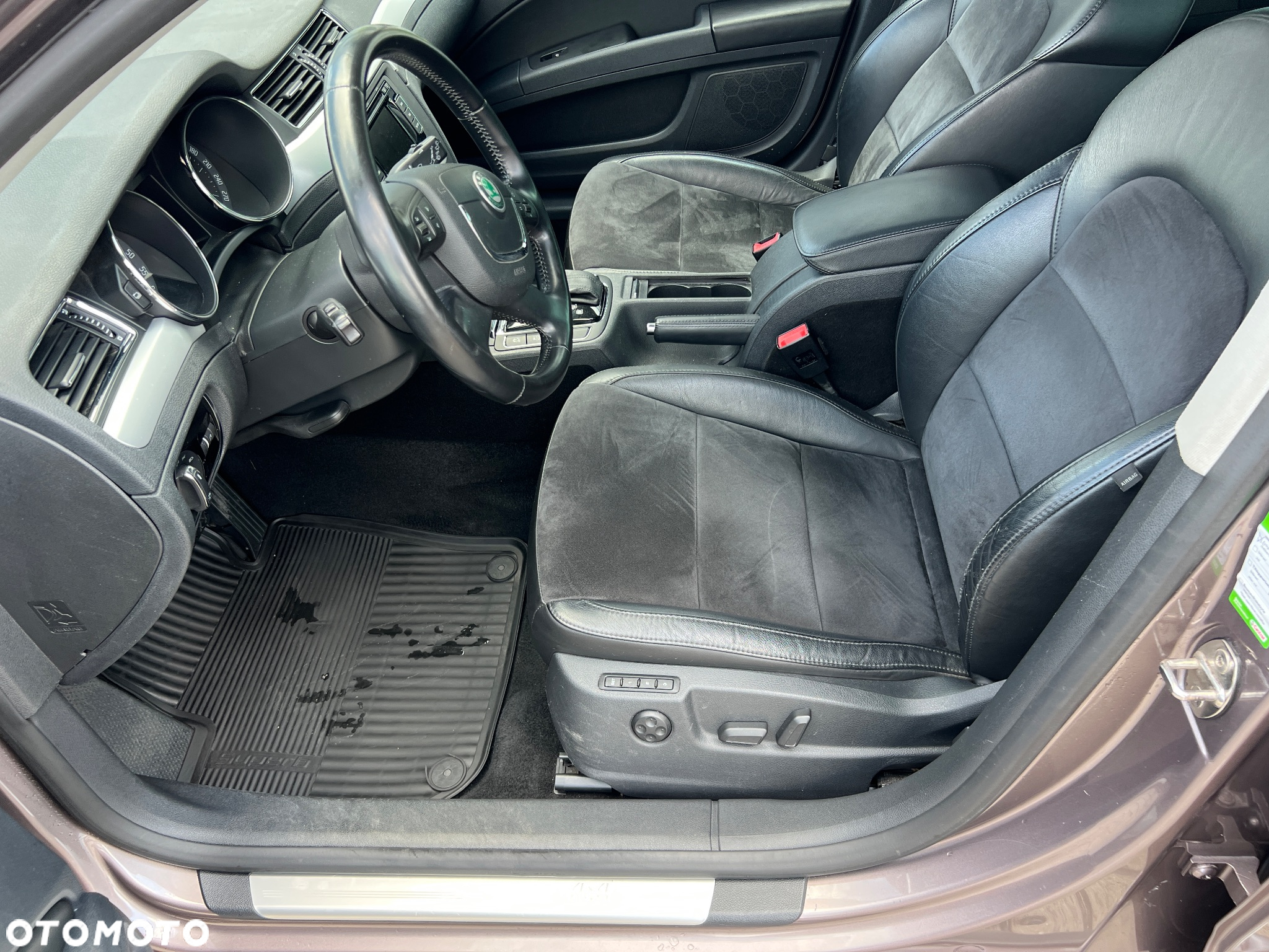 Skoda Superb 2.0 TDI 4x4 DSG Exclusive - 6