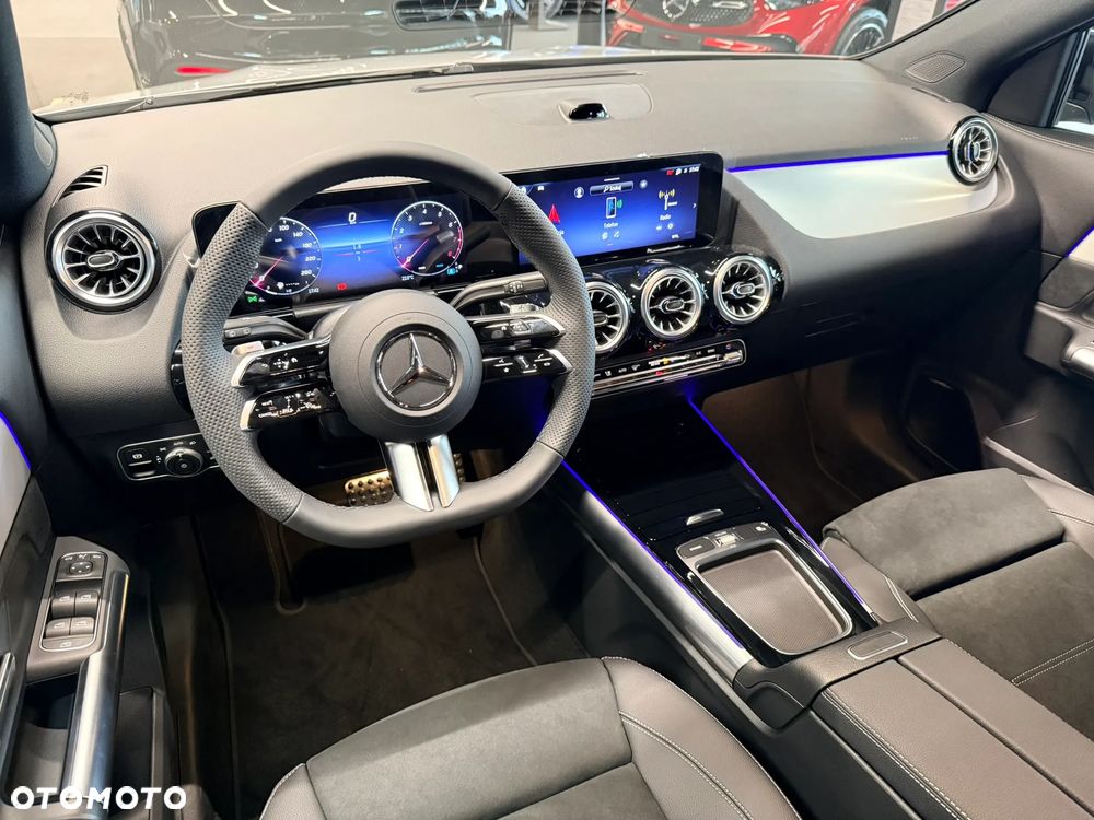 Mercedes-Benz GLA - 13