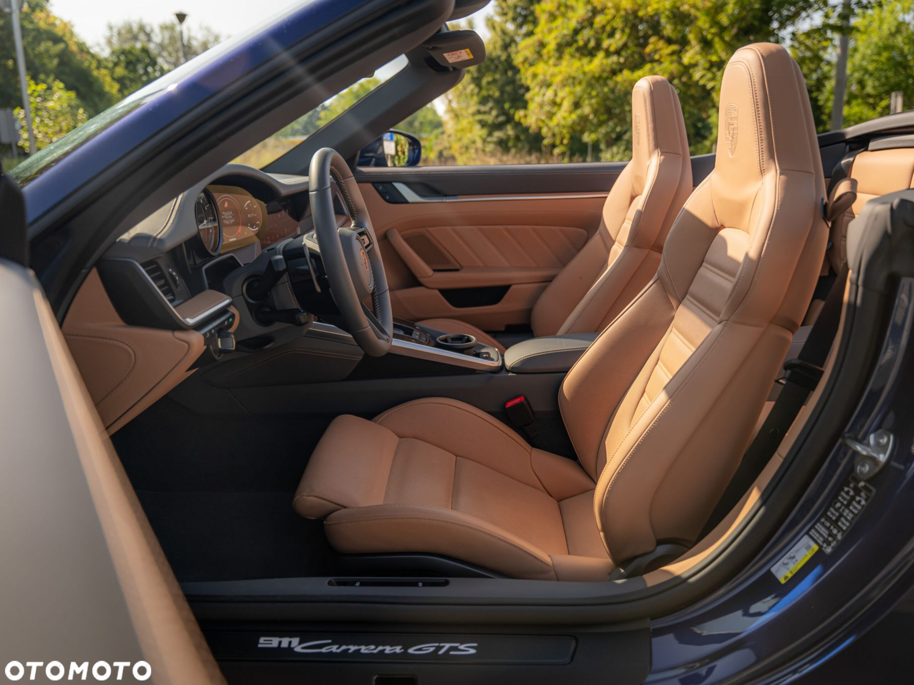 Porsche 911 Carrera GTS Cabrio - 18