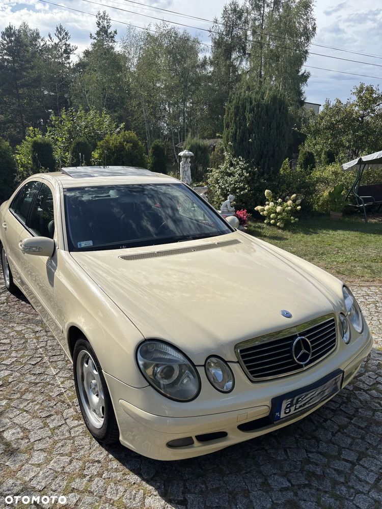 Mercedes-Benz E-Class 2005 photo 3
