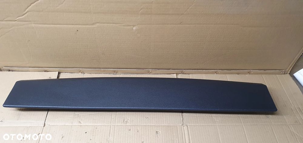 Tapicerka osłona klapy bagażnika górna VW Golf VIII 8 Kombi 5H9867707 - 1