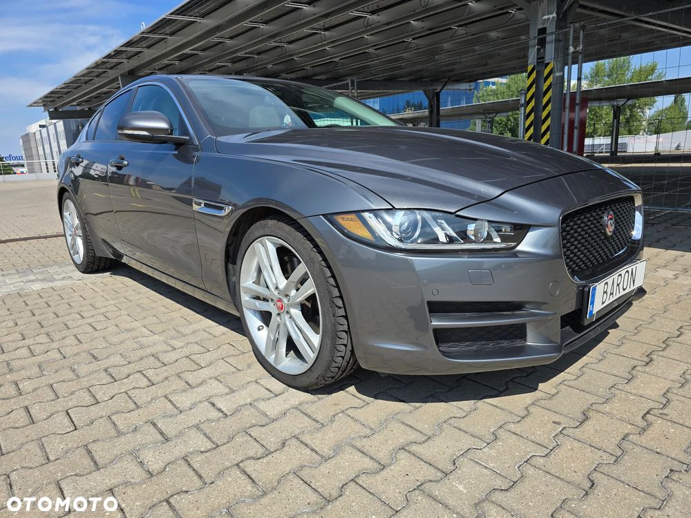 Jaguar XE S - 3