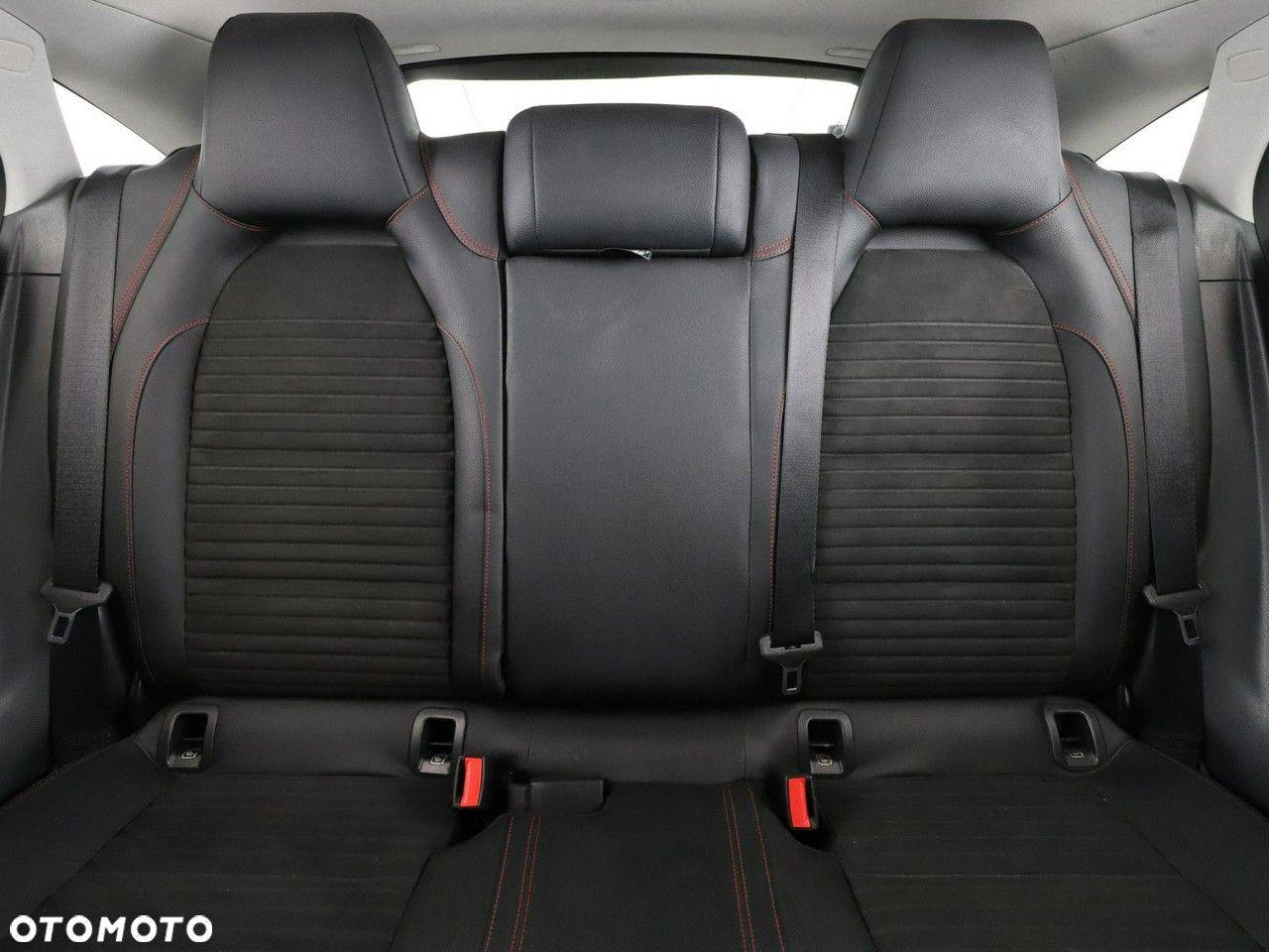 Mercedes-Benz CLA Shooting Brake 180 7G-DCT AMG Line - 18