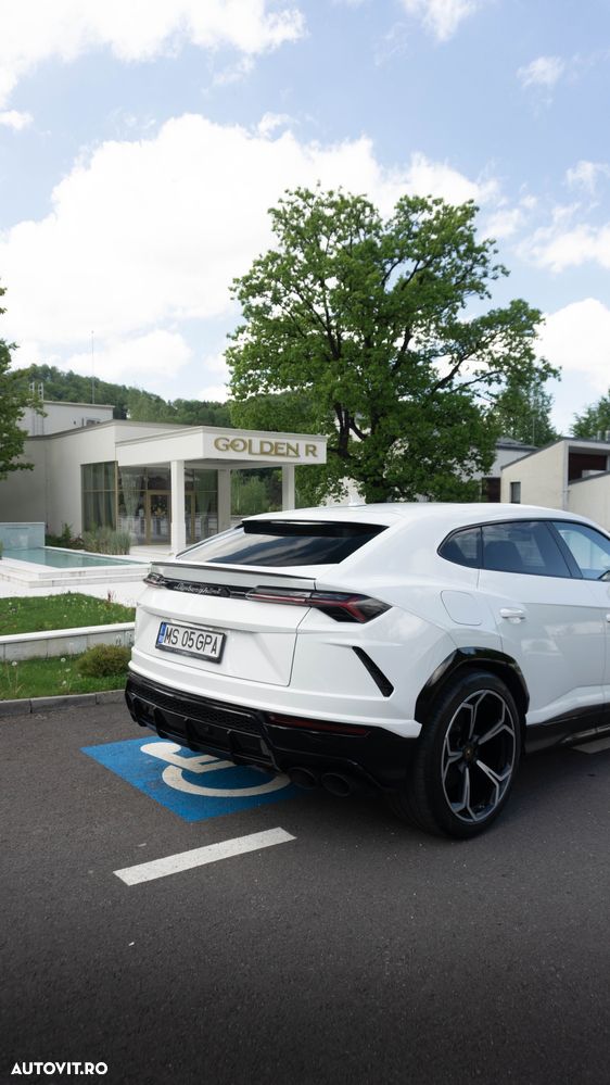 Lamborghini URUS - 10