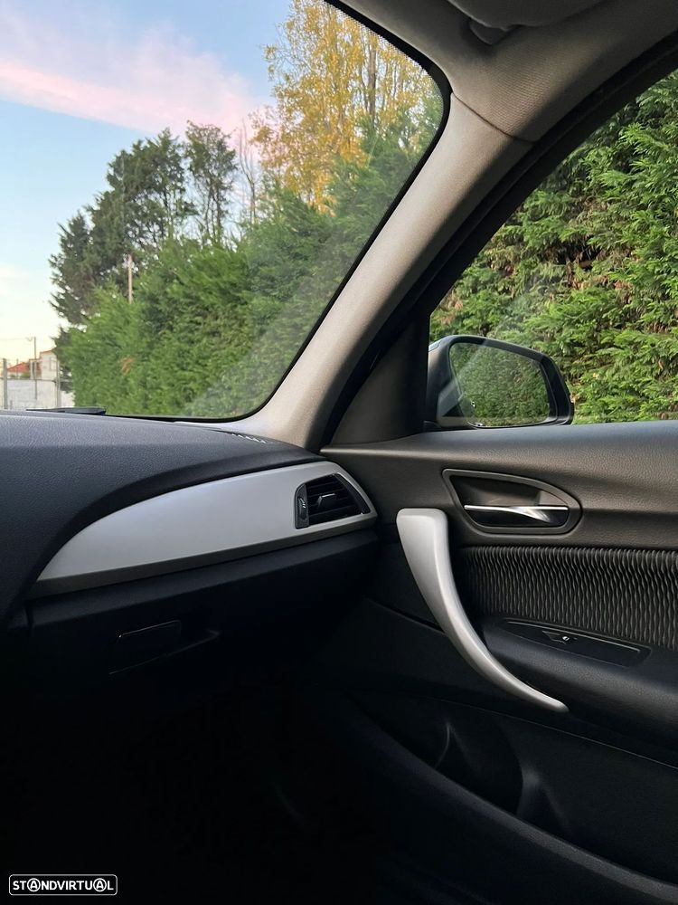 BMW 120 i Aut. Advantage - 12