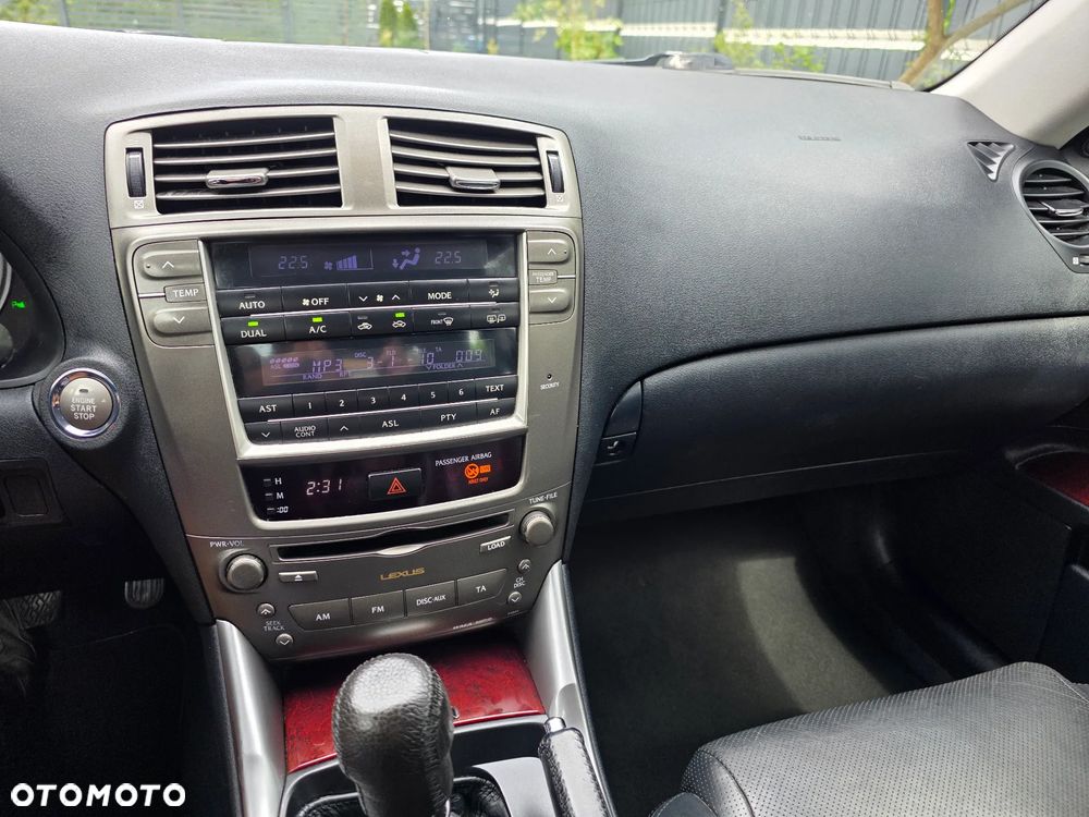 Lexus IS 220 D Prestige - 12