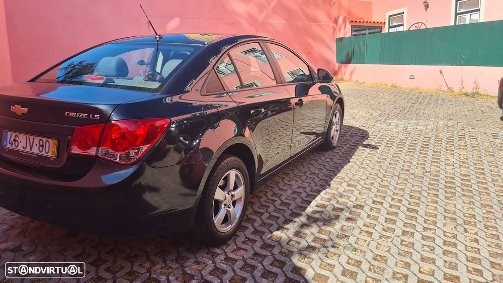 Chevrolet Cruze 1.6 LS - 6