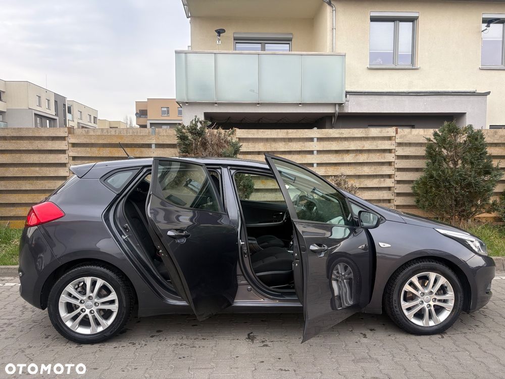Kia Ceed - 11