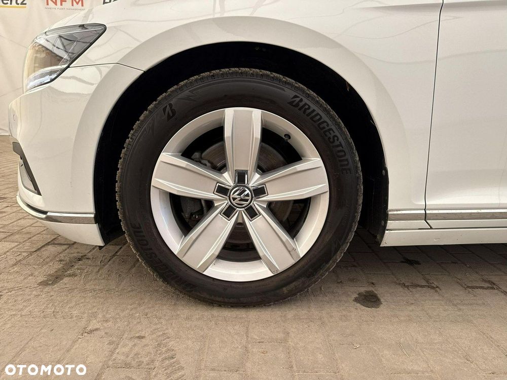 Volkswagen Passat - 20