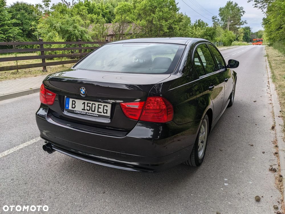 BMW Seria 3 318i Edition Exclusive - 4