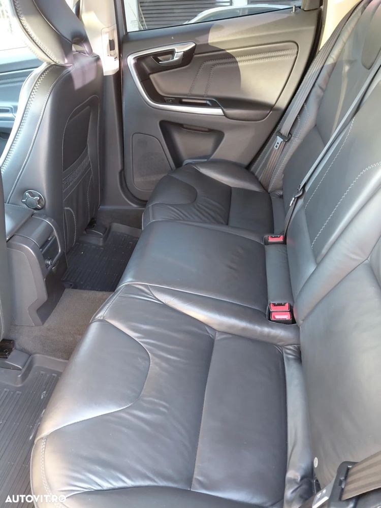 Volvo XC 60 D5 AWD Momentum - 21