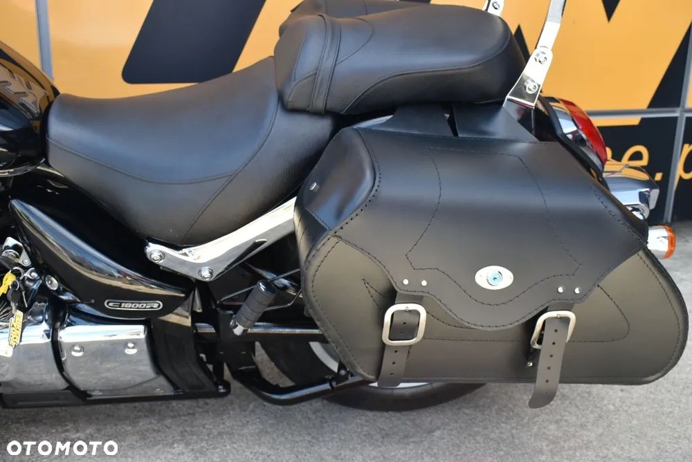 Suzuki Intruder - 11