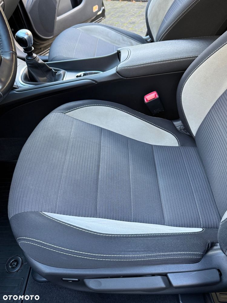 Toyota Avensis 2.0 D-4D Premium - 25