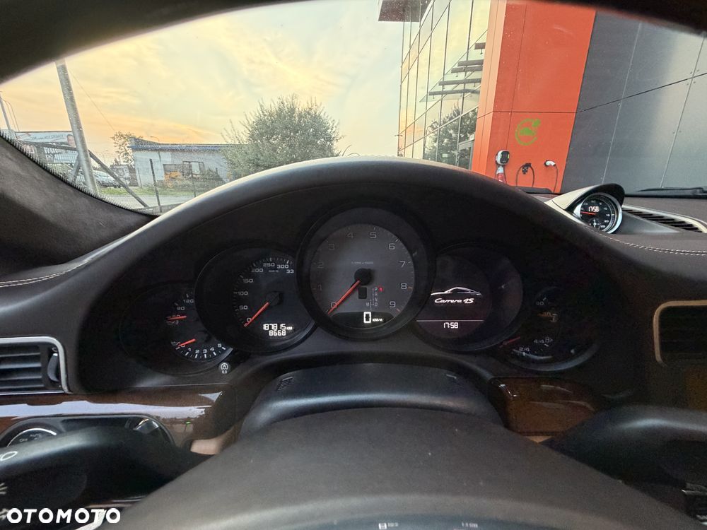 Porsche 911 Carrera 4S PDK - 17