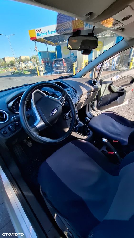 Ford Fiesta - 10