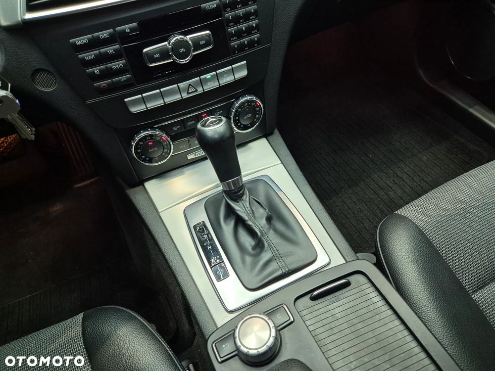 Mercedes-Benz Klasa C 200 T CGI Automatik BlueEFFICIENCY Avantgarde - 21