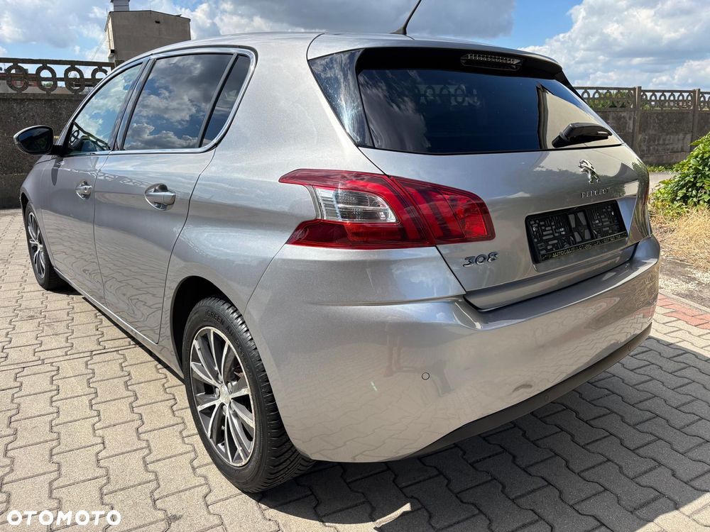 Peugeot 308 - 8