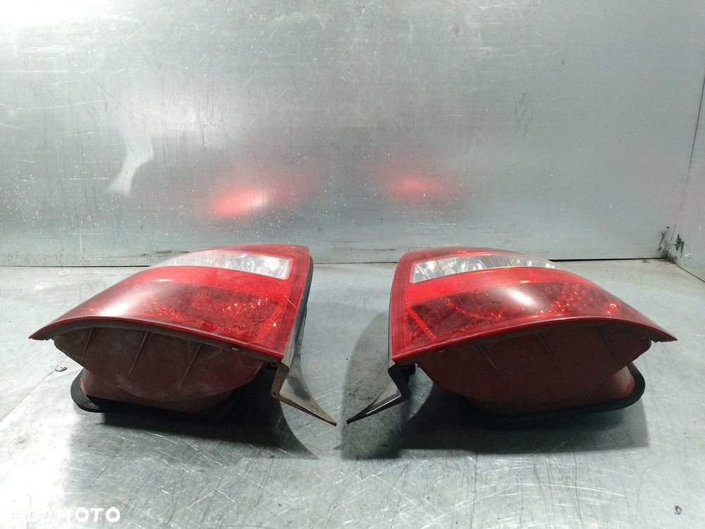 LAMPY TYŁ KOMPLET KIA CERATO 2.0 CRDI HATCHBACK 92401-2F2 - 8
