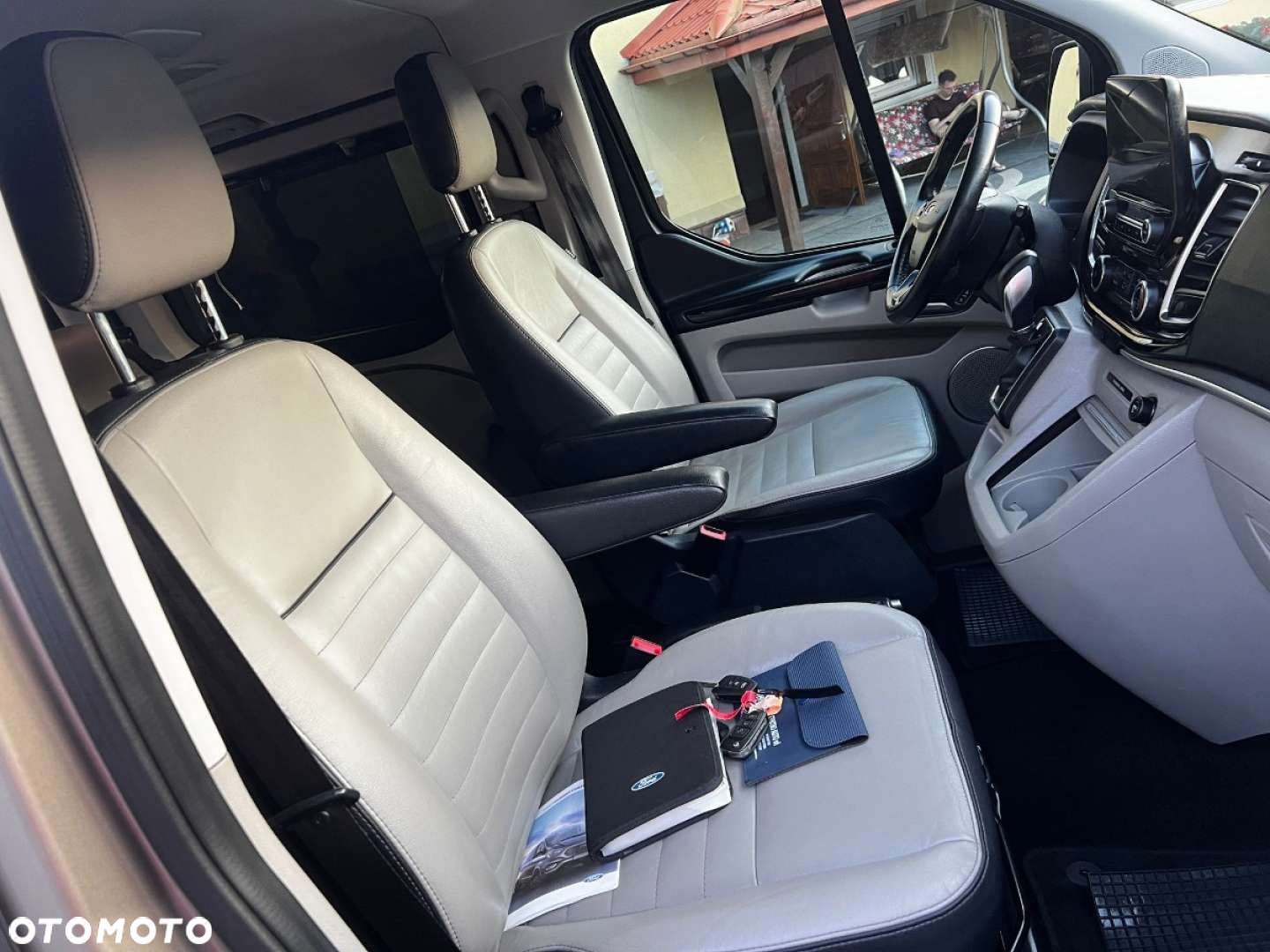 Ford Tourneo Custom - 26