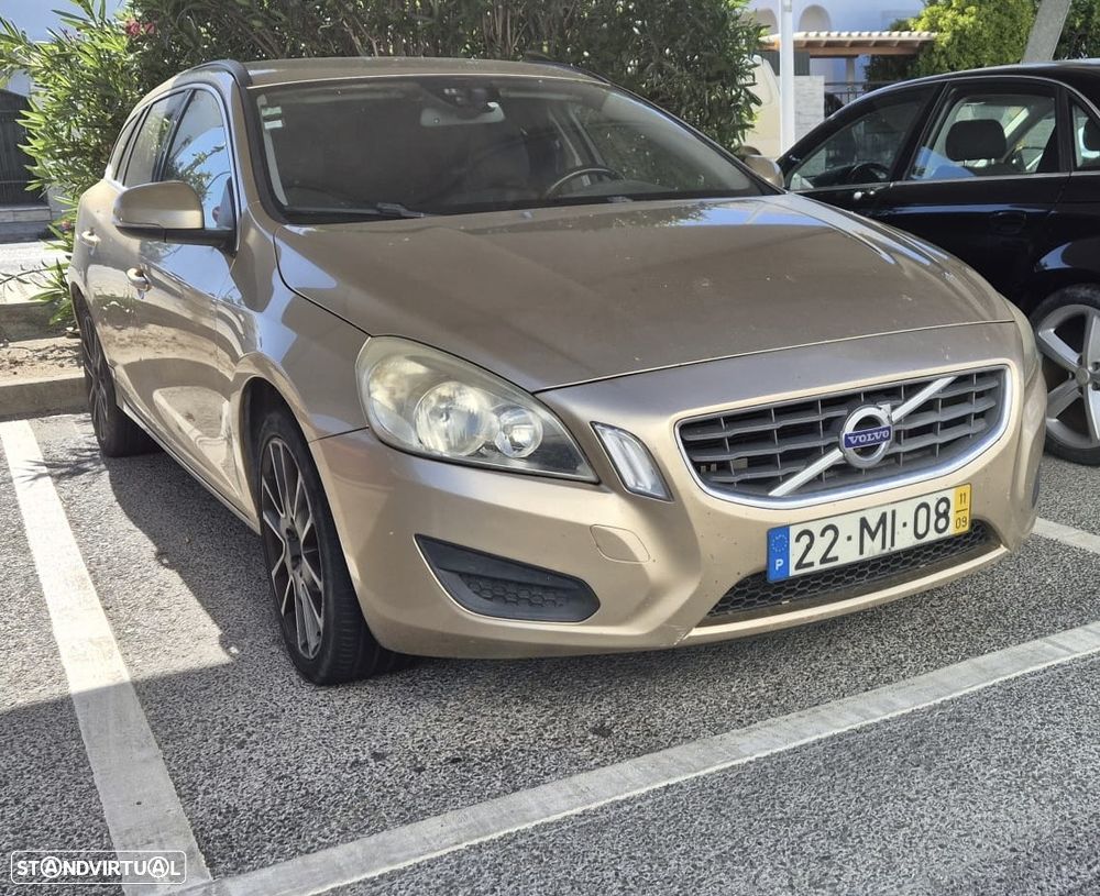 Volvo V60 2.0 D3 Momentum - 1